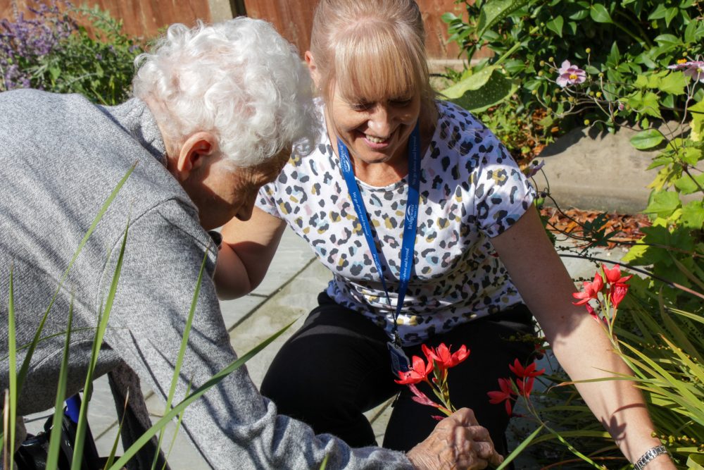home-care-worker-with-patient